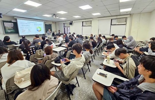 20251021「氣候變遷」及「淨零排放」專題演講--從合作社到大學：推動公民電廠實務與展望